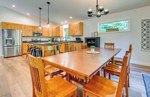 Arkdale House | Family Home w/Hot Tub: 2 Mi to Petenwell Lake!