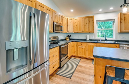 Arkdale House | Family Home w/Hot Tub: 2 Mi to Petenwell Lake!
