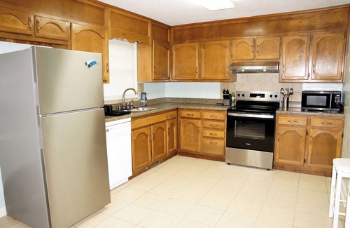 Madison House | Family home w King-Qu-Twin(2+) rooms - convenience, clean comfort & amnenities.