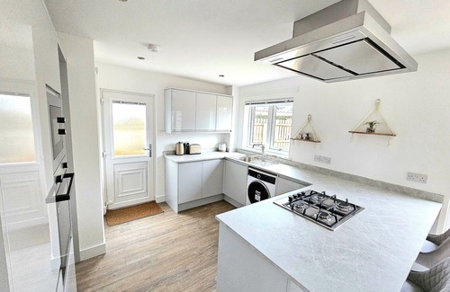 Newton Mearns House | Family Home with Free Parking