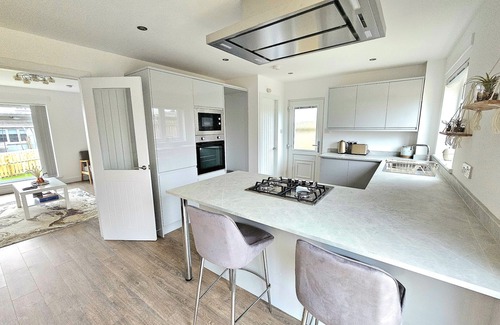 Newton Mearns House | Family Home with Free Parking