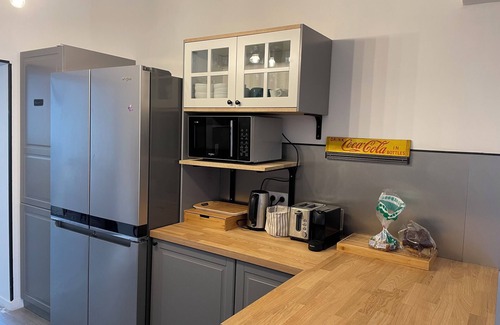 Leon House | Family home with heated pool ideally located between village and lake