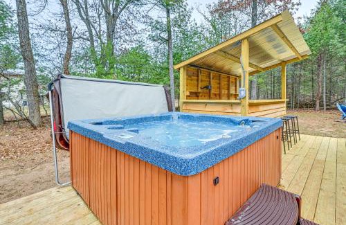 Arkdale House | Family Home with Hot Tub 2 Mi to Petenwell Lake!