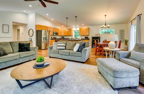 Arkdale House | Family Home with Hot Tub 2 Mi to Petenwell Lake!