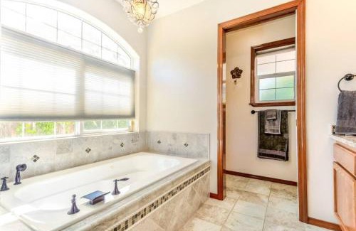 Post Falls House | Family Home With Pool Table - Fall Weekly Savings