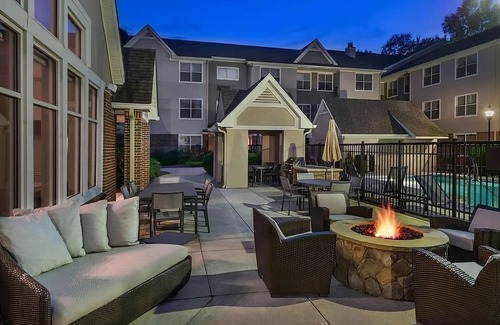 Town Center Apartment | Family Hotel with Fully Equipped Kitchen & Outdoor Pool in Downtown Kennesaw!
