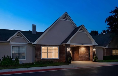 Town Center Apartment | Family Hotel with Fully Equipped Kitchen & Outdoor Pool in Downtown Kennesaw!