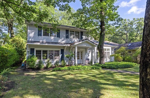 Michiana House | Family House, 1000 ft To Beach, Pool Table, Bocce