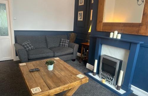Chadderton Apartment | Family house