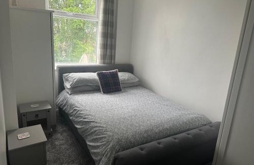 Chadderton Apartment | Family house