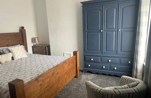 Chadderton Apartment | Family house