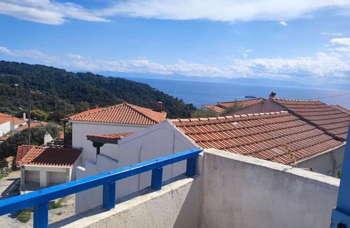 Votsi House | Family House in Old Alonissos