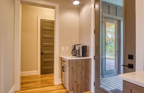 Johnson City House | Family House on Watauga River