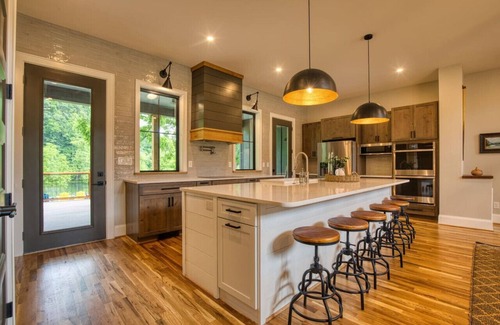 Johnson City House | Family House on Watauga River