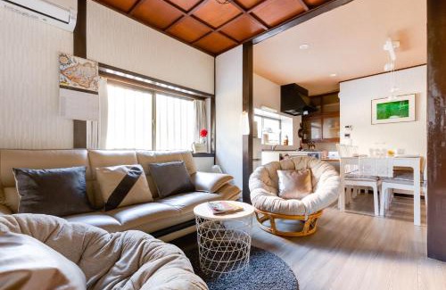 Shin-Osaka Apartment | Family house (private house)