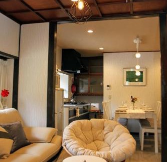 Shin-Osaka Apartment | Family house (private house)