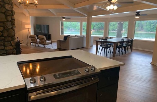 Rockwell House | Family Lake House, Private Swim and Fishing Dock, Shuffleboard!