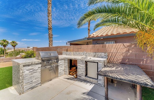 Sunrise Manor House | Family Las Vegas Home ~ 14 Mi to Strip!