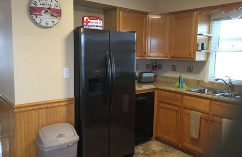 Racine House | Family Living! Professionally Cleaned, Self Check In - Sleeps 10
