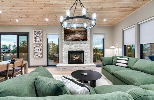 Sevierville House | Family Luxury Home Rooftop Deck and Hot Tub