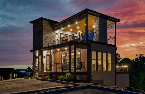 Sevierville House | Family Luxury Home Rooftop Deck and Hot Tub