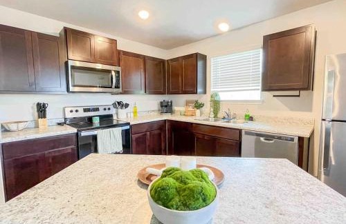 Southside House | Family Modern Oasis Lackland BMT Family Home 3 Bed 2 Bath