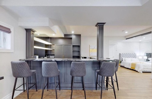 Innisfil House | Family Modern walkout Basement wSauna Indoor Fireplace Wifi