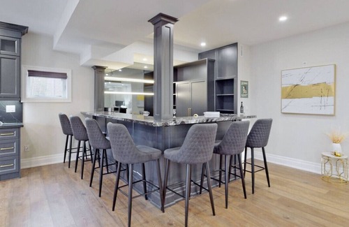 Innisfil House | Family Modern walkout Basement w/Sauna Indoor Fireplace Wifi