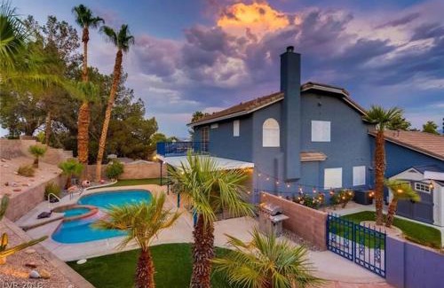 Paradise House | Family Oasis Ranch 3BR Pool Near Mystic Falls