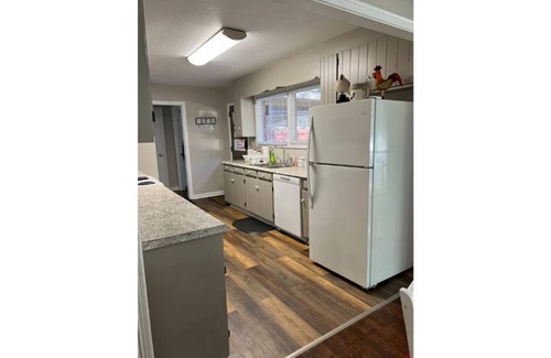 Valdosta House | Family Oasis with Spacious Front Yard
