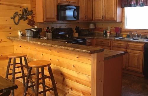 Pigeon Forge Cabin | Family Oriented Cabin, Close to Major Attractions, Easy to Access, Sleeps 8