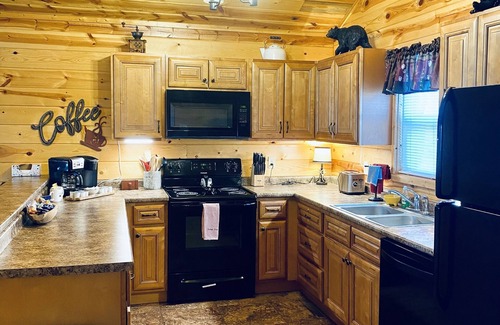 Pigeon Forge Cabin | Family Oriented Cabin, Close to Major Attractions, Easy to Access, Sleeps 8