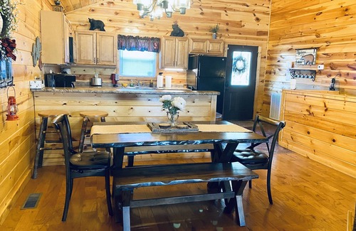 Pigeon Forge Cabin | Family Oriented Cabin, Close to Major Attractions, Easy to Access, Sleeps 8