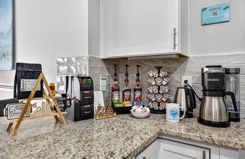 Palm Harbor House | Family Paradise: Pool, Arcade & Bikes + Itinerary Included! Christmas Tree!