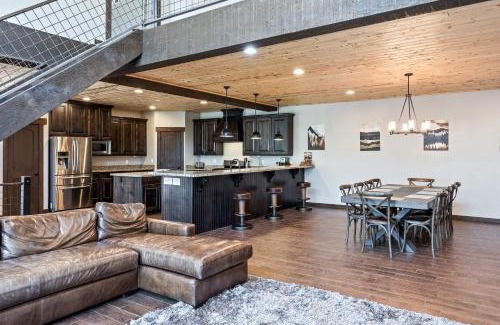 Summit Park House | Family Paradise, Sleeps 14, High-End Interiors, 20 Minutes from the Mountain!