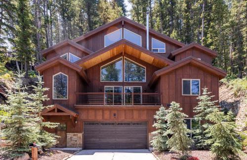 Summit Park House | Family Paradise, Sleeps 14, High-End Interiors, 20 Minutes from the Mountain!