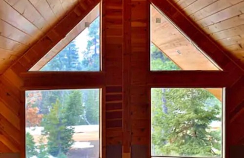 Meadow View Heights Cabin | Family & Pet friendly Chalet in Duck Creek Village, by BrianHead/Zion/Bryce Can