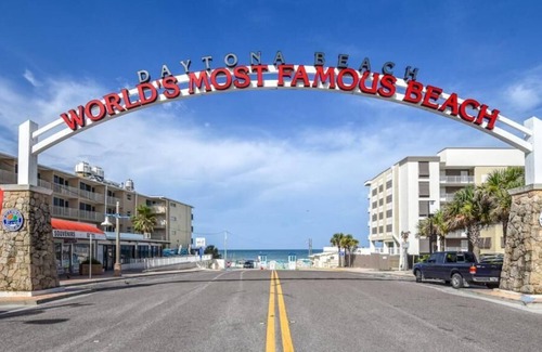 Holly Hill House | Family & Pet Freindly Daytona Beauty 5 miles from EVERYTHING