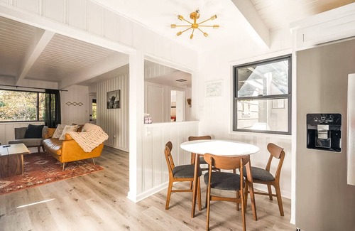 Cedar Glen Cabin | Family & Pet-Friendly, Cozy & Stylish Cabin Steps from Lake+Village