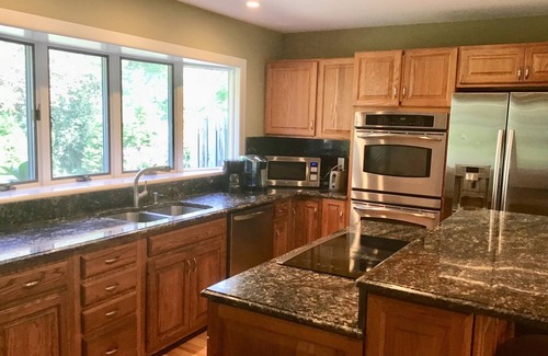 Montauk House | FAMILY/PET friendly! 5 BR, Outdoor Shower/Hot tub, fenced yard! EHRR#16-129