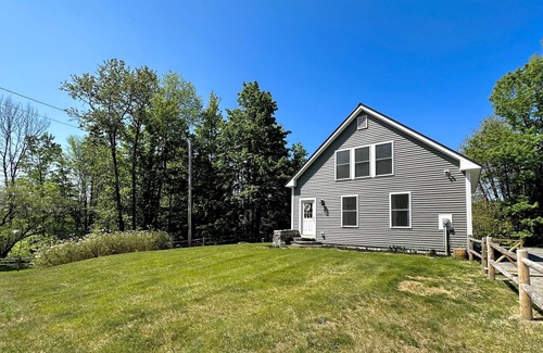 West Burke House | Family & Pet Friendly Cozy Single Family Home In Burke
