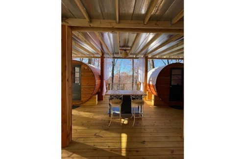 Wildwood Cabin | Family & Pet Friendly Treehouse with Amazing Views