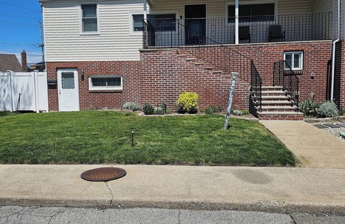 Island Park House | Family/Pet-Friendly 3 bedroom Apartment close to the beach.