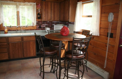 Mid-Coast and Islands House | Family & Pet Friendly Log House On Casco Bay