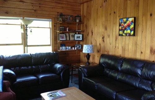 Mid-Coast and Islands House | Family & Pet Friendly Log House On Casco Bay