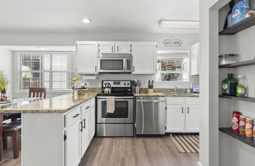 Branson West Condo | Family/Pet Friendly Walk-in Branson Condo by SDC with Pool