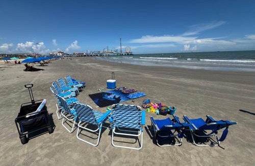 Galveston House | Family & Pet-Friendly - Walk to Beach & Pier
