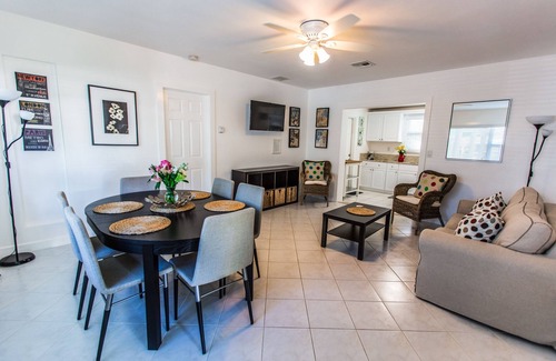 Survey Creek Condo | Family Poolside Suite with full kitchen! sleeps 5