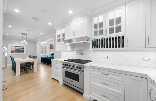 Country Club Estates House | Family Retreat, 3BR each with Ensuite, Lakeside Community