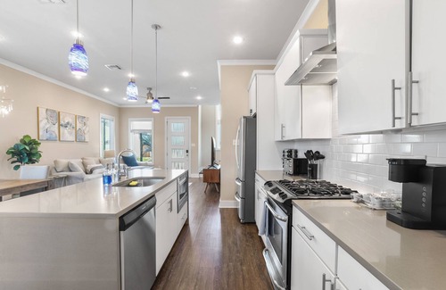 South Baton Rouge House | Family Ready Kitchen 3 BR/2.5 Baths